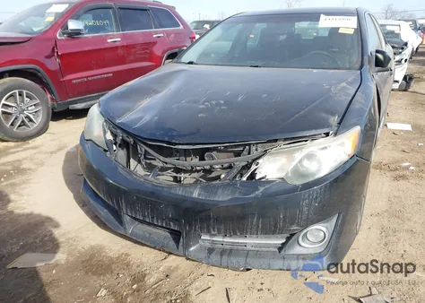 2014 Toyota Camry Se V6 z USA, uszkodzony, nr VIN 4T1BK1FK9EU545238